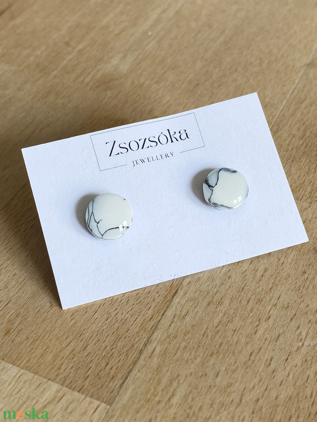 White Marble pötty fülbevaló - ékszer - fülbevaló - pötty fülbevaló - Meska.hu