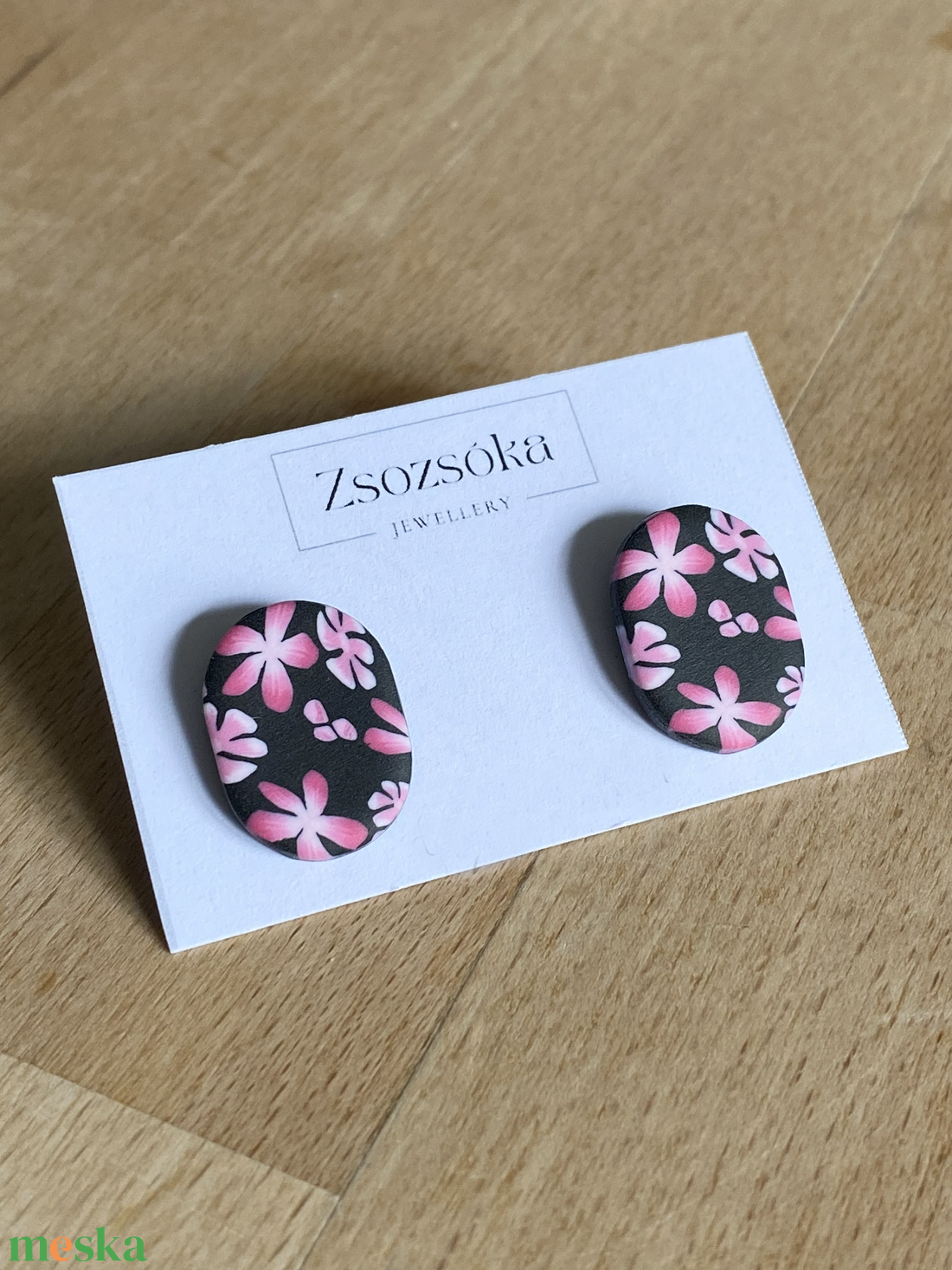 Black with Rose flowers Oval pötty fülbevaló - ékszer - fülbevaló - pötty fülbevaló - Meska.hu