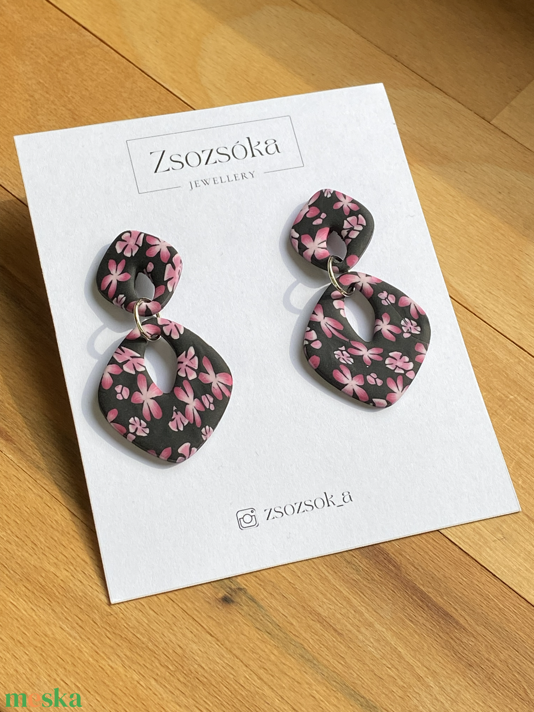 Black with Rose Flowers Fülbevalók - ékszer - fülbevaló - lógós kerek fülbevaló - Meska.hu