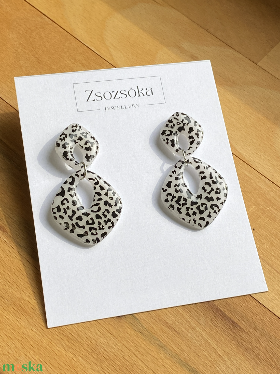 Spotted white Geometric Fülbevalók - ékszer - fülbevaló - lógós kerek fülbevaló - Meska.hu