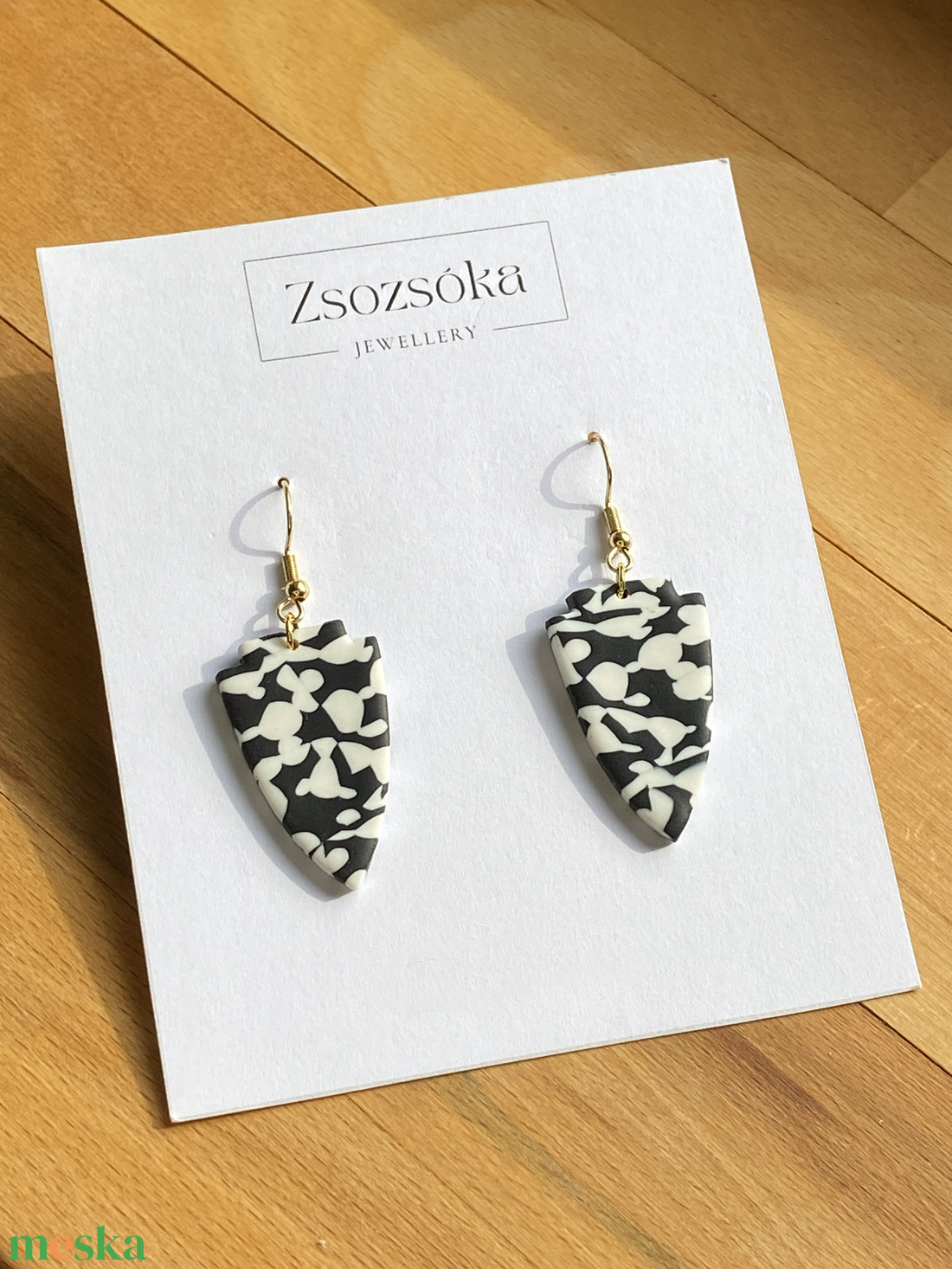Black and White Arrowhead - ékszer - fülbevaló - lógó fülbevaló - Meska.hu