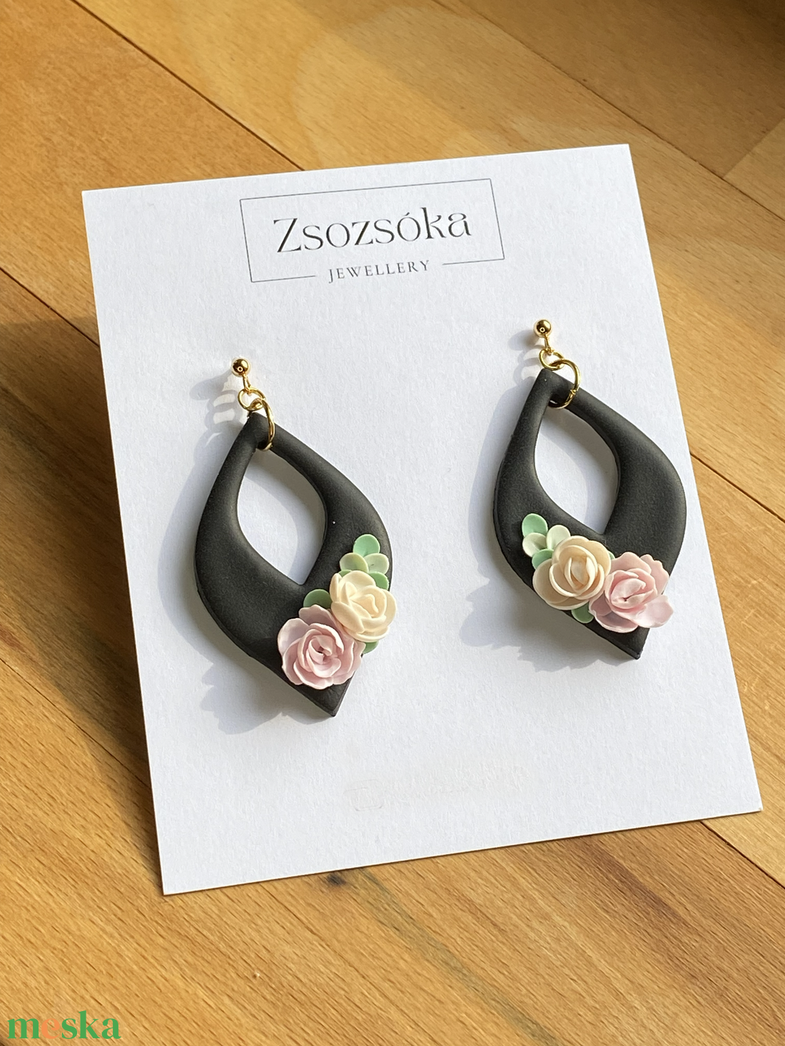 Black and Flowers - ékszer - fülbevaló - lógó fülbevaló - Meska.hu