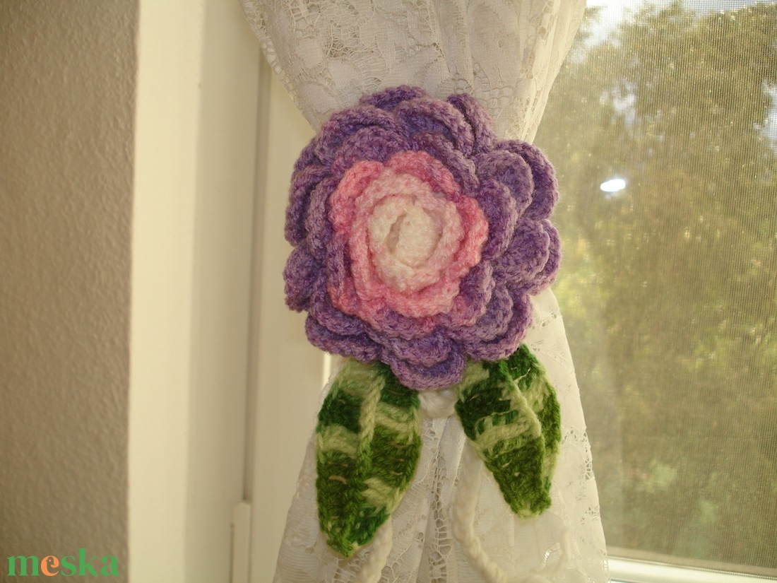Függönyfogó horgolt rózsa -függöny összekötő - otthon & életmód - lakástextil - függöny és kiegészítő - függöny elkötő - Meska.hu