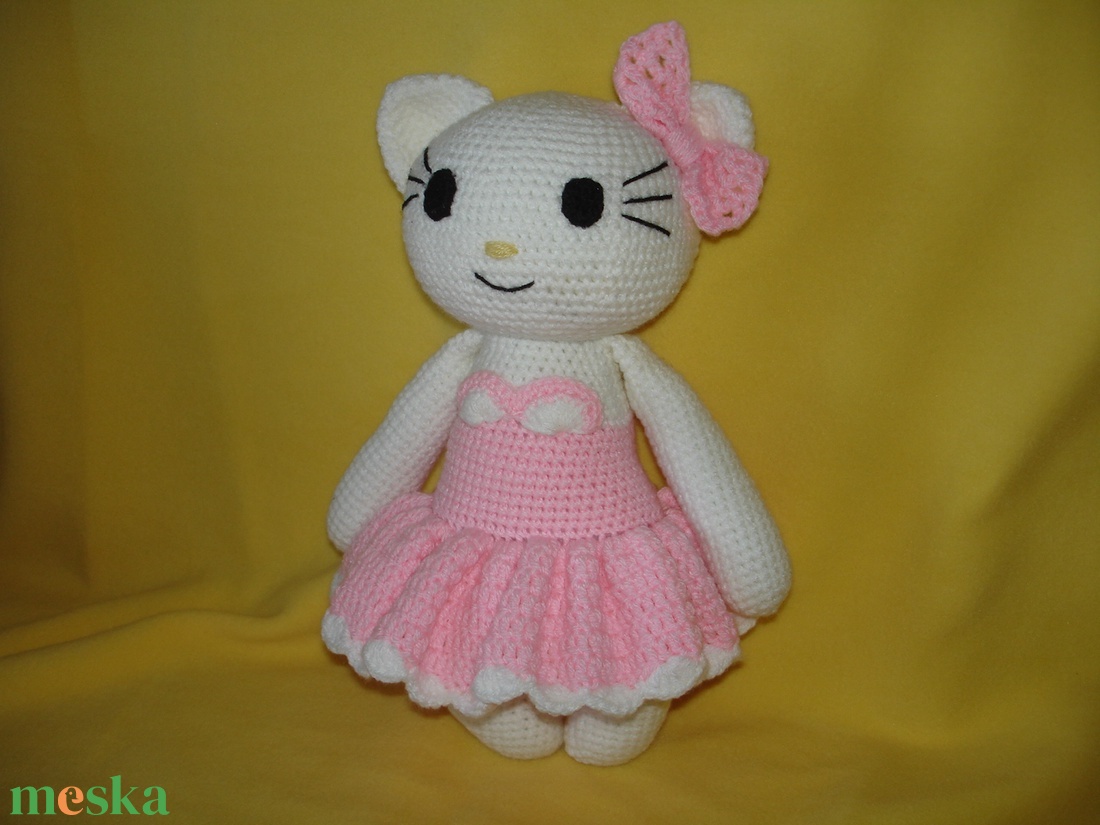 Hello Kitty Horgolt  amigurumi figura - játék & sport - plüssállat & játékfigura - cica - Meska.hu