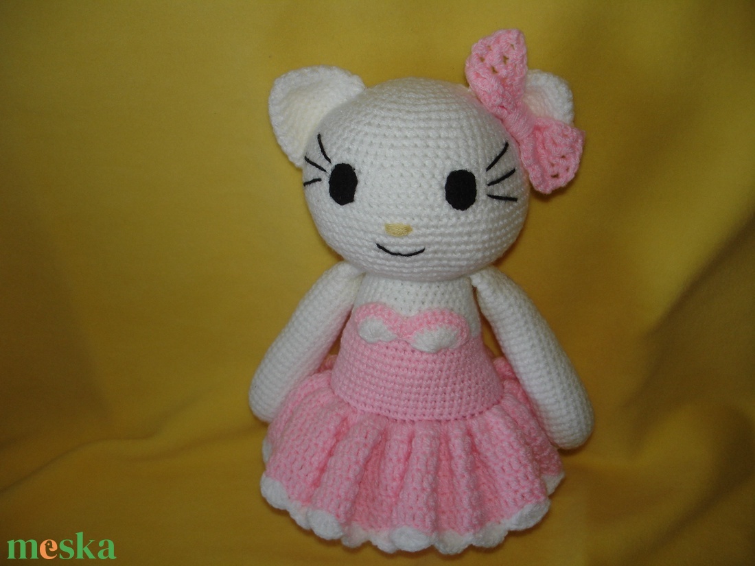 Hello Kitty Horgolt  amigurumi figura - játék & sport - plüssállat & játékfigura - cica - Meska.hu