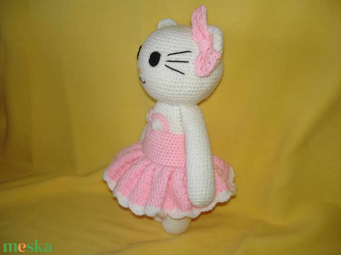 Hello Kitty Horgolt  amigurumi figura - játék & sport - plüssállat & játékfigura - cica - Meska.hu