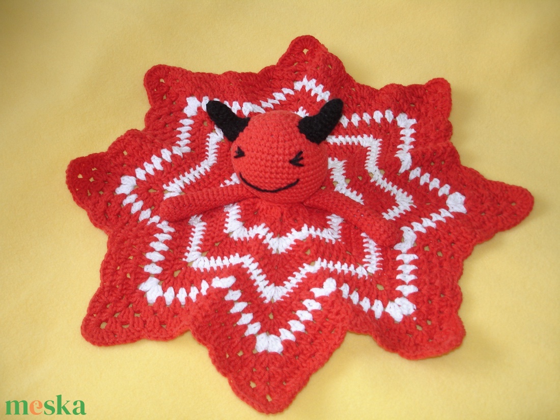 Alvóka,szundikendő, baba rongyi ördög amigurumi figurával - játék & sport - 3 éves kor alattiaknak - alvóka & rongyi - Meska.hu