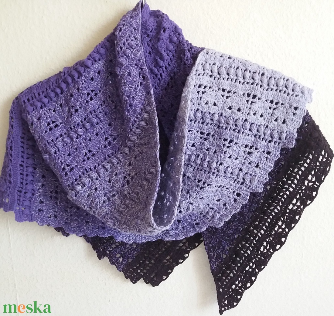 Csipke és bogyó mintás tavaszi vállkendő lila színátmenetes - ruha & divat - sál, sapka, kendő - vállkendő - Meska.hu