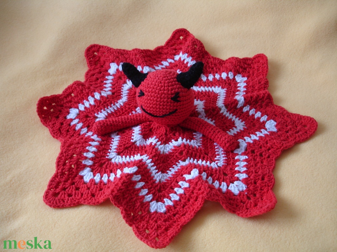 Alvóka,szundikendő, baba rongyi ördög amigurumi figurával - játék & sport - 3 éves kor alattiaknak - alvóka & rongyi - Meska.hu