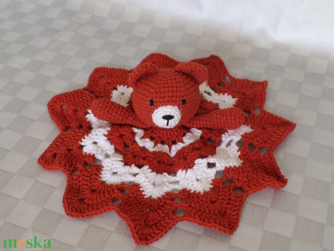 Szundikendő, babarongyi maci amigurumi figurával - játék & sport - 3 éves kor alattiaknak - alvóka & rongyi - Meska.hu