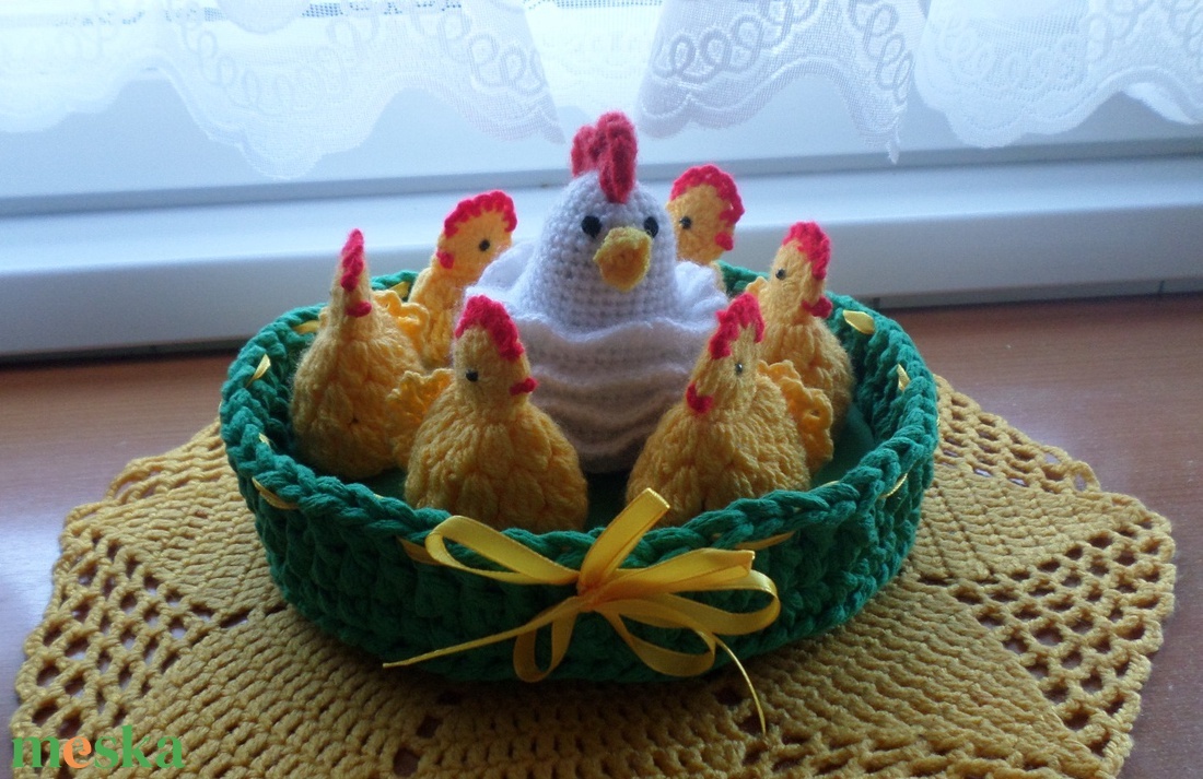 Húsvét asztali dísz tyúk, csibe,  kosárban rendelhető - otthon & életmód - dekoráció - asztal és polc dekoráció - asztaldísz - Meska.hu
