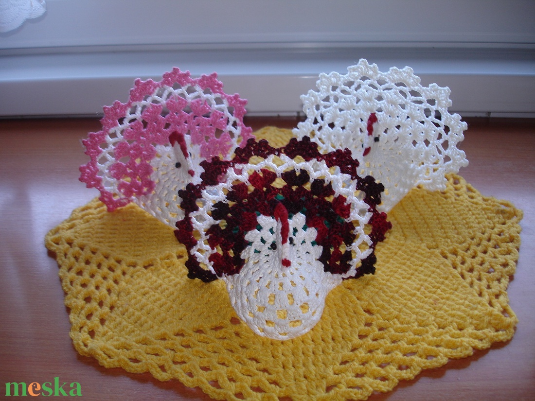 Húsvét horgolt tyúk 3 db - otthon & életmód - dekoráció - asztal és polc dekoráció - asztaldísz - Meska.hu