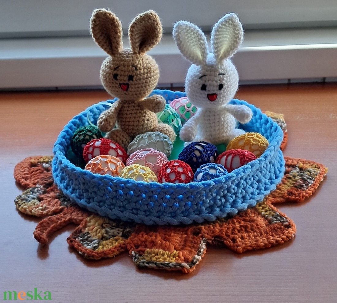 Húsvét asztali dísz nyuszi és tojás kosárban  - ünnepi díszek, dekorációk - húsvéti díszek és dekorációk - húsvéti asztaldíszek - Meska.hu