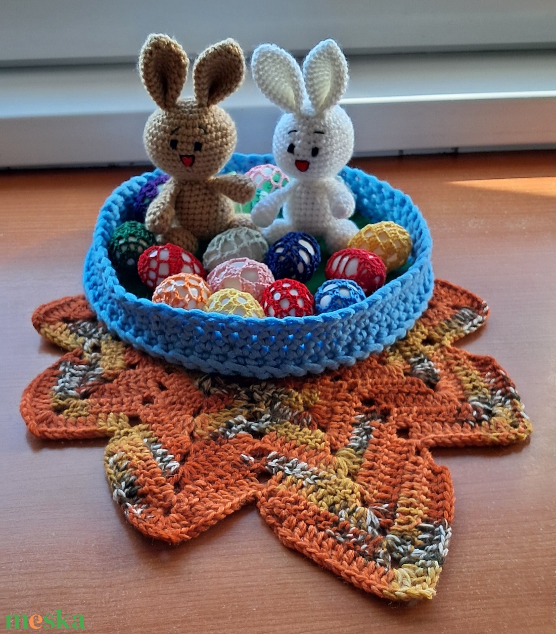 Húsvét asztali dísz nyuszi és tojás kosárban  - ünnepi díszek, dekorációk - húsvéti díszek és dekorációk - húsvéti asztaldíszek - Meska.hu