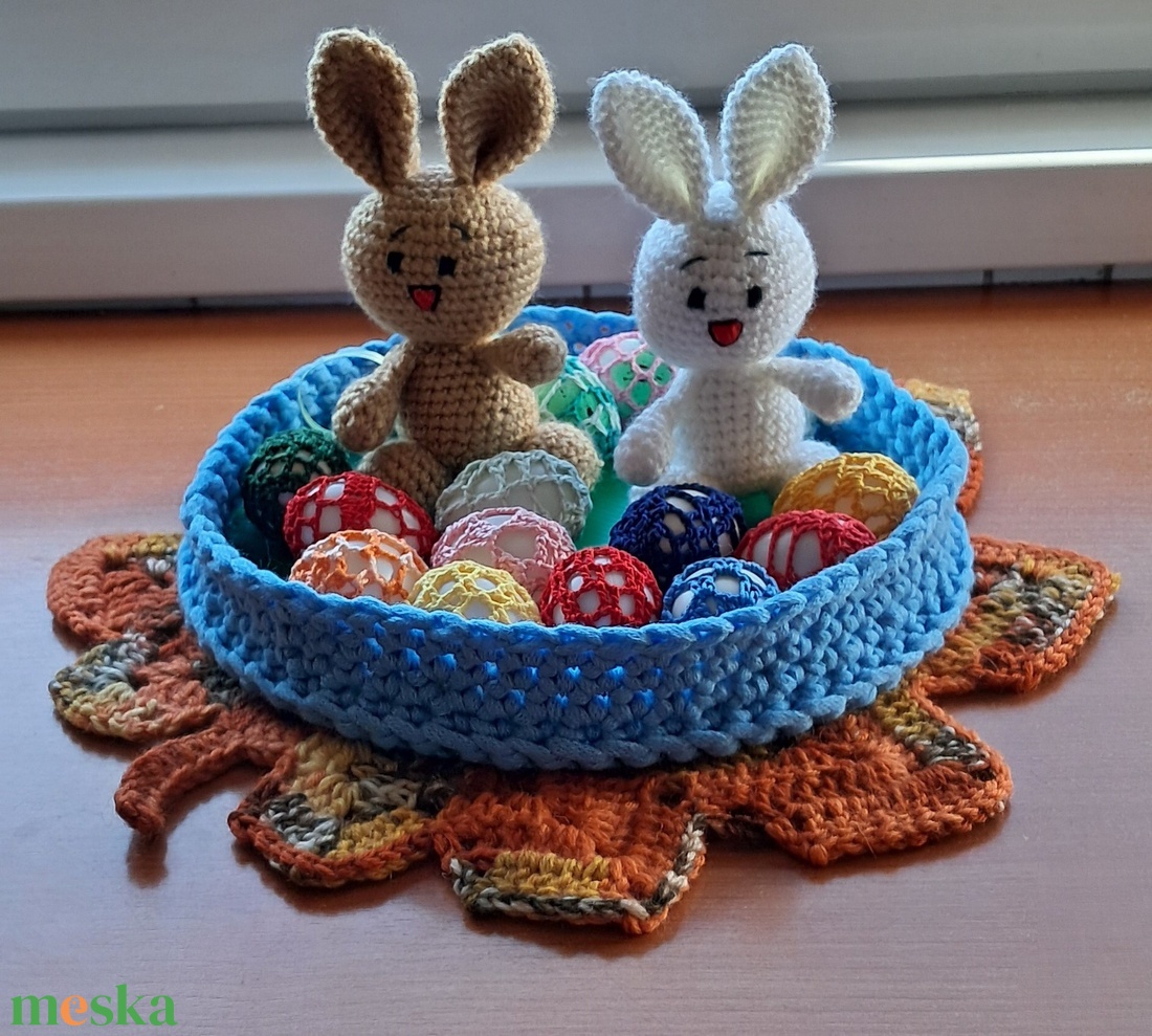 Húsvét asztali dísz nyuszi és tojás kosárban  - ünnepi díszek, dekorációk - húsvéti díszek és dekorációk - húsvéti asztaldíszek - Meska.hu