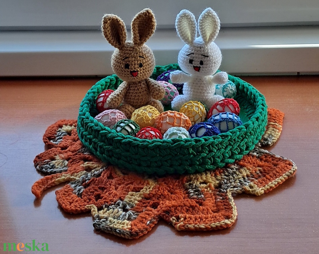 Húsvét asztali dísz nyuszi és tojás kosárban  - ünnepi díszek, dekorációk - húsvéti díszek és dekorációk - húsvéti asztaldíszek - Meska.hu