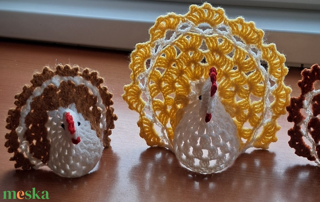 Húsvét horgolt tyúk 3 db  - ünnepi díszek, dekorációk - húsvéti díszek és dekorációk - húsvéti asztaldíszek - Meska.hu