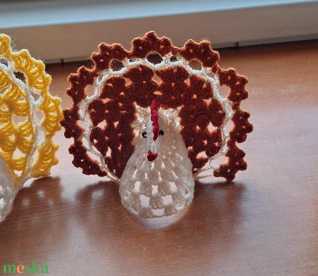 Húsvét horgolt tyúk 3 db  - ünnepi díszek, dekorációk - húsvéti díszek és dekorációk - húsvéti asztaldíszek - Meska.hu