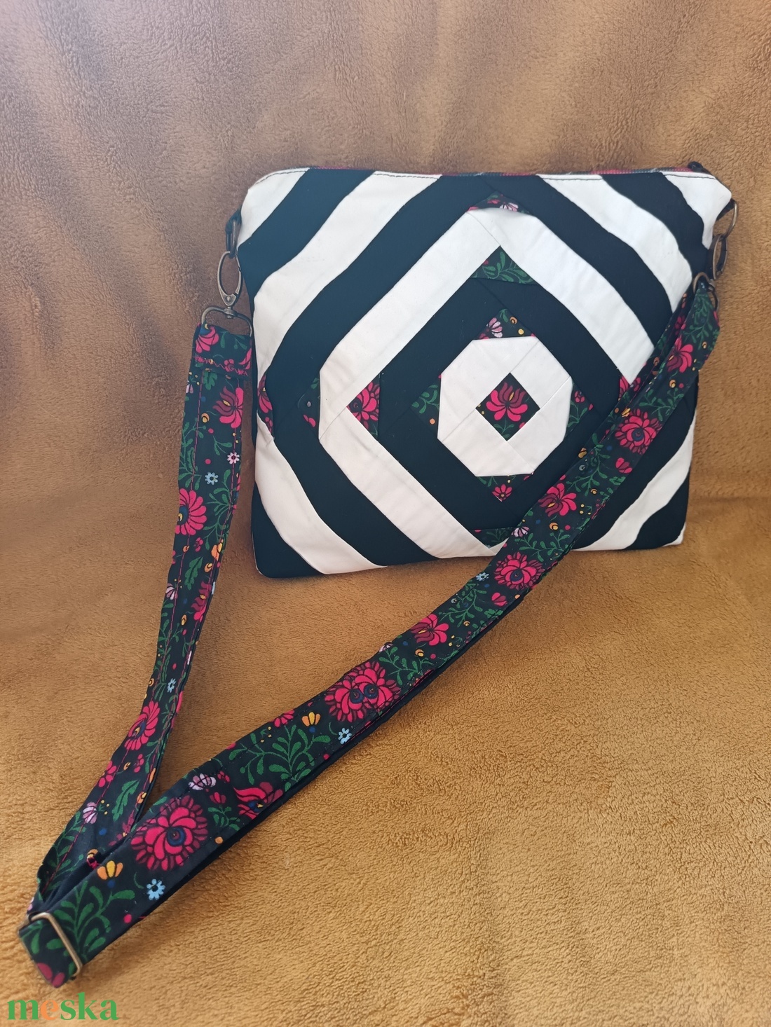 Klasszikus - táska & tok - kézitáska & válltáska - vállon átvethető táska - Meska.hu