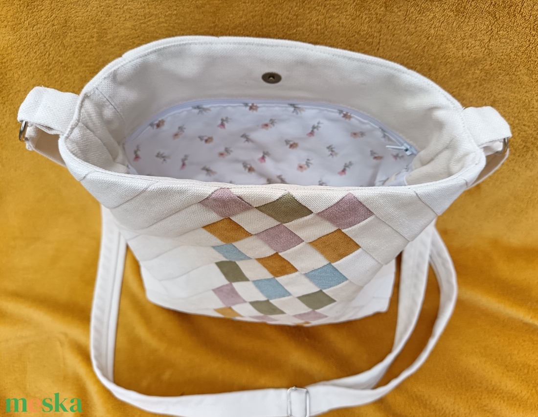 Ekrü szépség (vállon átvethető táska) - táska & tok - kézitáska & válltáska - vállon átvethető táska - Meska.hu