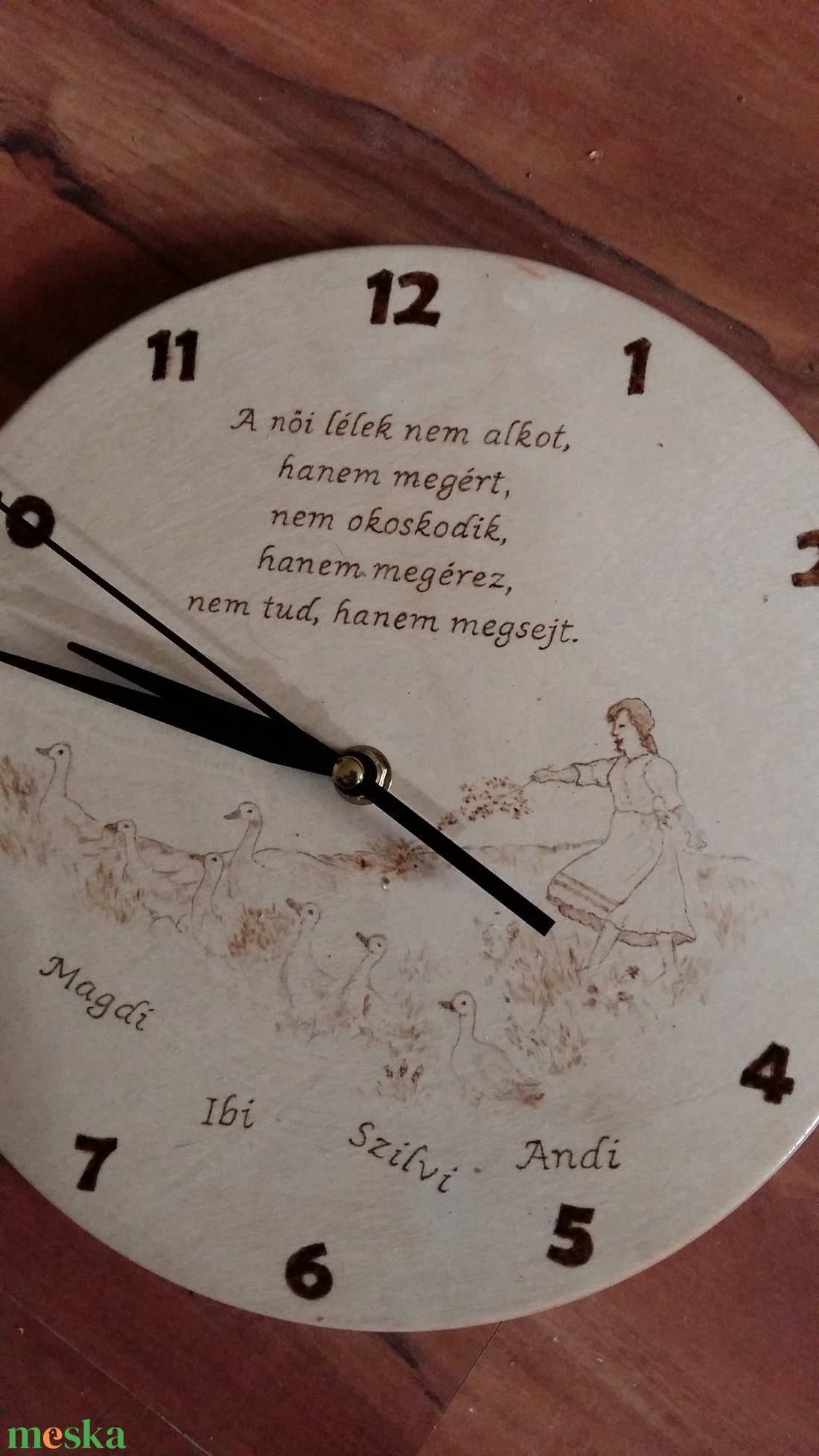 Egyedi, kézzel készített - fa fali óra, pirográffal díszített - otthon & életmód - dekoráció - fali és függő dekoráció - falióra & óra - Meska.hu Egyedi, kézzel készített - fa fali óra, pirográffal díszített - otthon & életmód - dekoráció - fali és függő dekoráció - falióra & óra - Meska.hu
