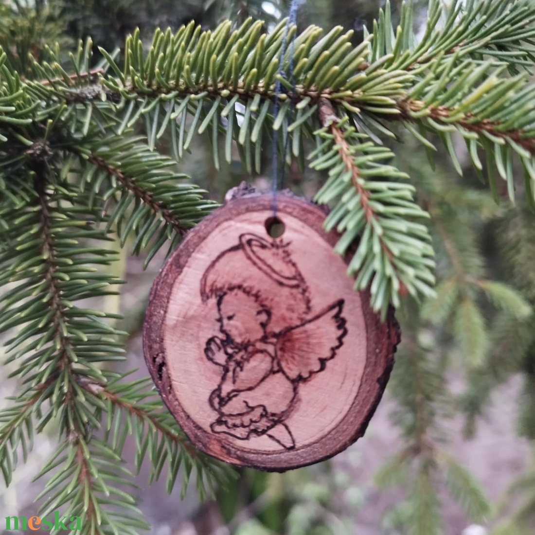 Kézzel rajzolt és gravírozott fa karácsonyfadísz - otthon & életmód - dekoráció - fali és függő dekoráció - függődísz - Meska.hu