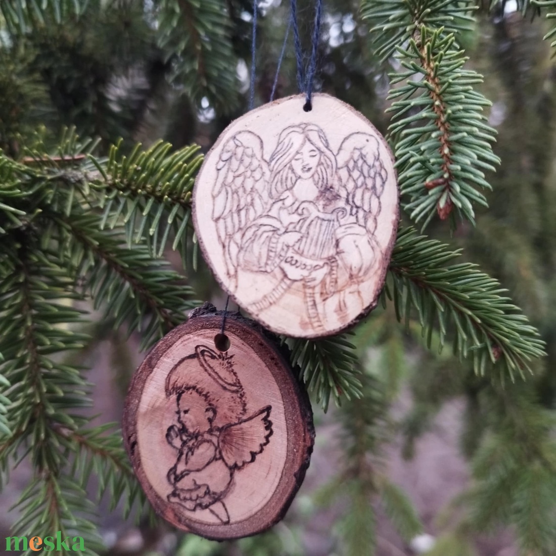 Kézzel rajzolt és gravírozott fa karácsonyfadísz - otthon & életmód - dekoráció - fali és függő dekoráció - függődísz - Meska.hu