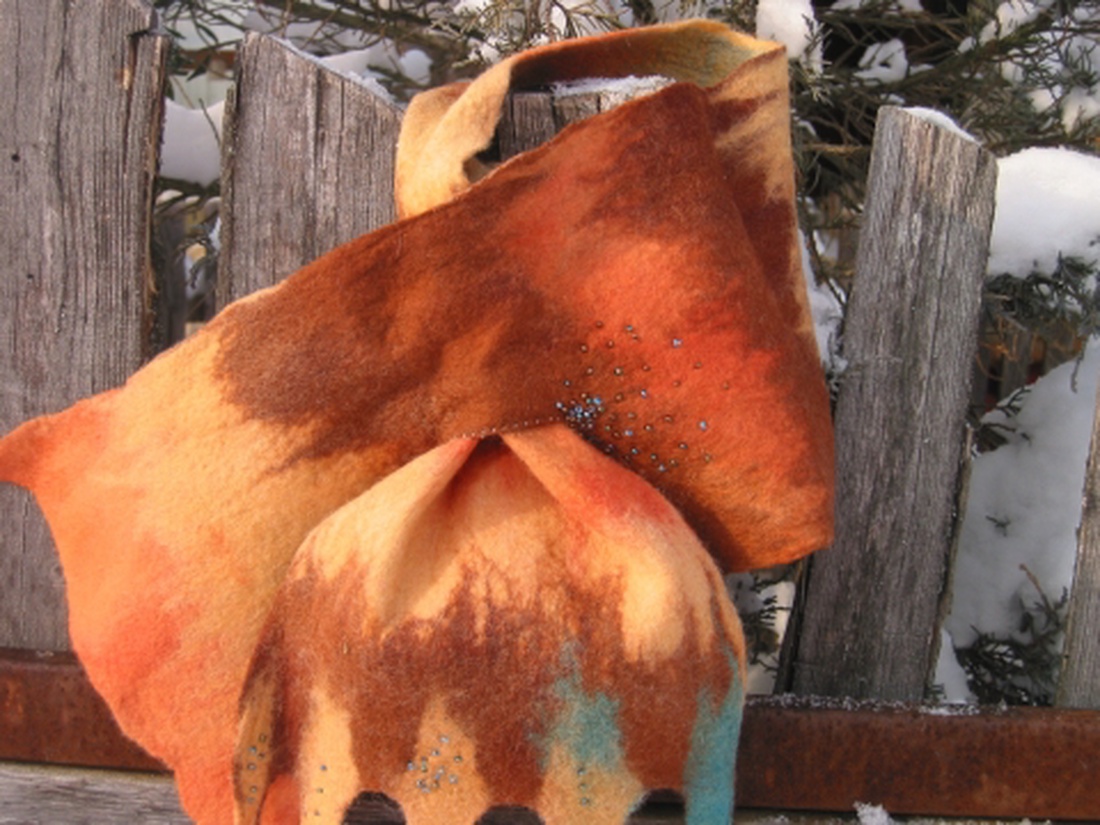 KEDVEZŐ ÁRON SZÍNES nemez sál :) -  - Meska.hu