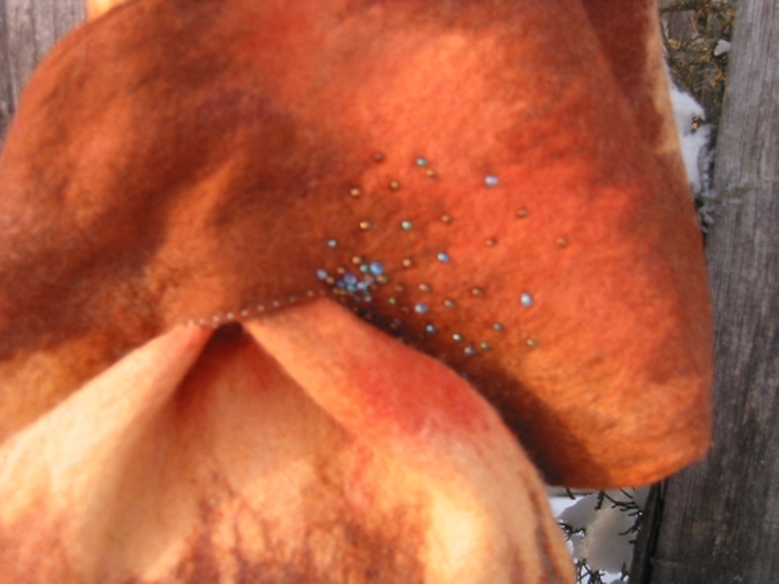 KEDVEZŐ ÁRON SZÍNES nemez sál :) -  - Meska.hu