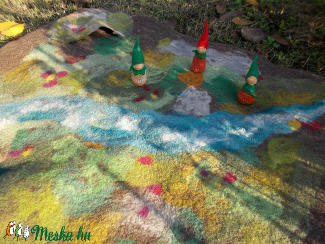 Nemez waldorf-jellegű játszó szőnyeg manókkal és manólakokkal :) -  - Meska.hu