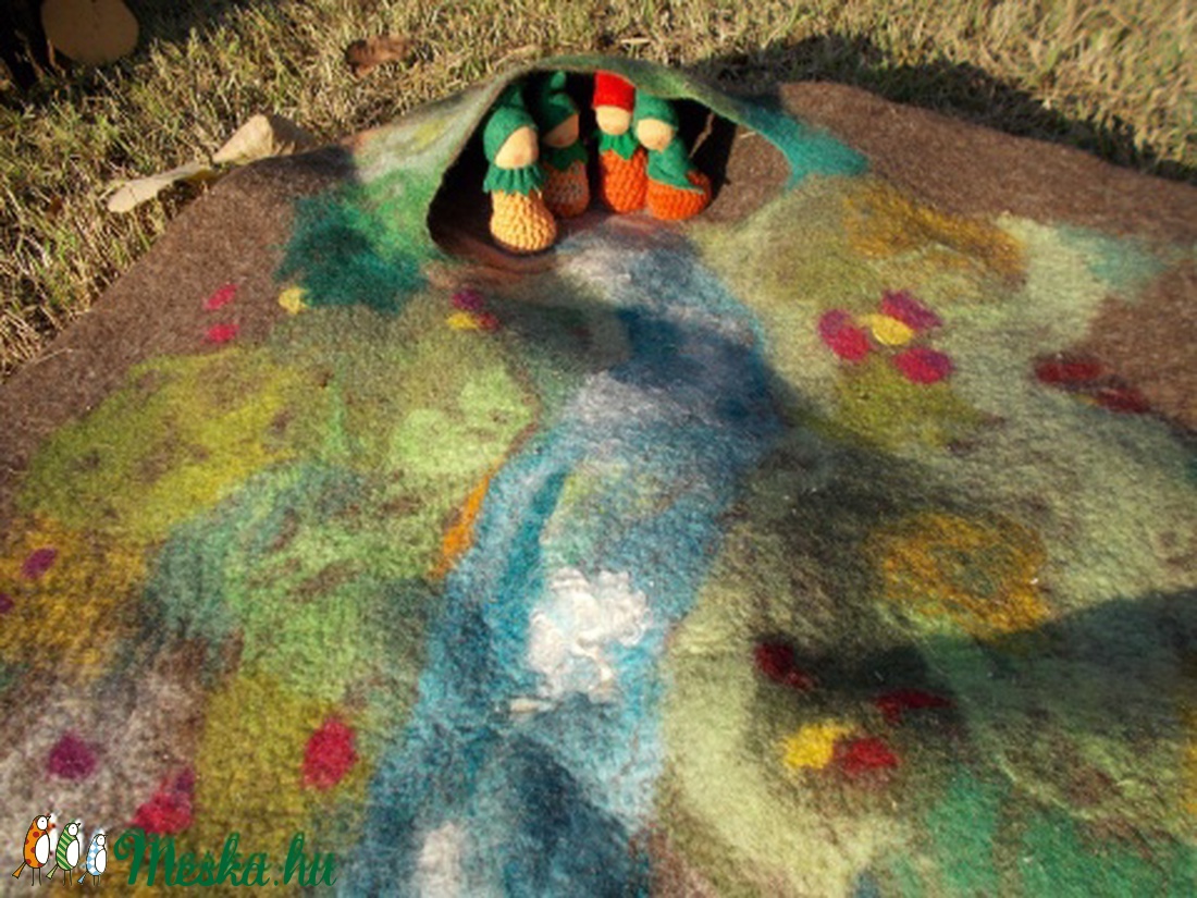 Nemez waldorf-jellegű játszó szőnyeg manókkal és manólakokkal :) -  - Meska.hu