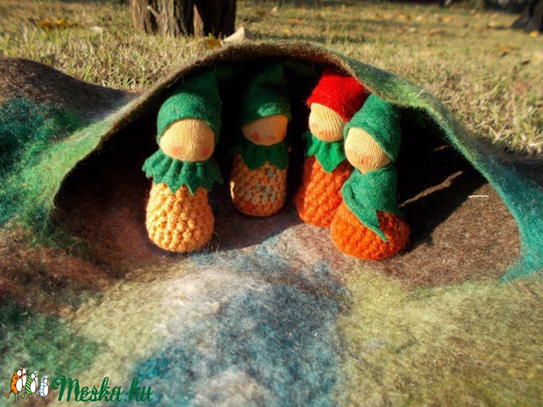 Nemez waldorf-jellegű játszó szőnyeg manókkal és manólakokkal :) -  - Meska.hu