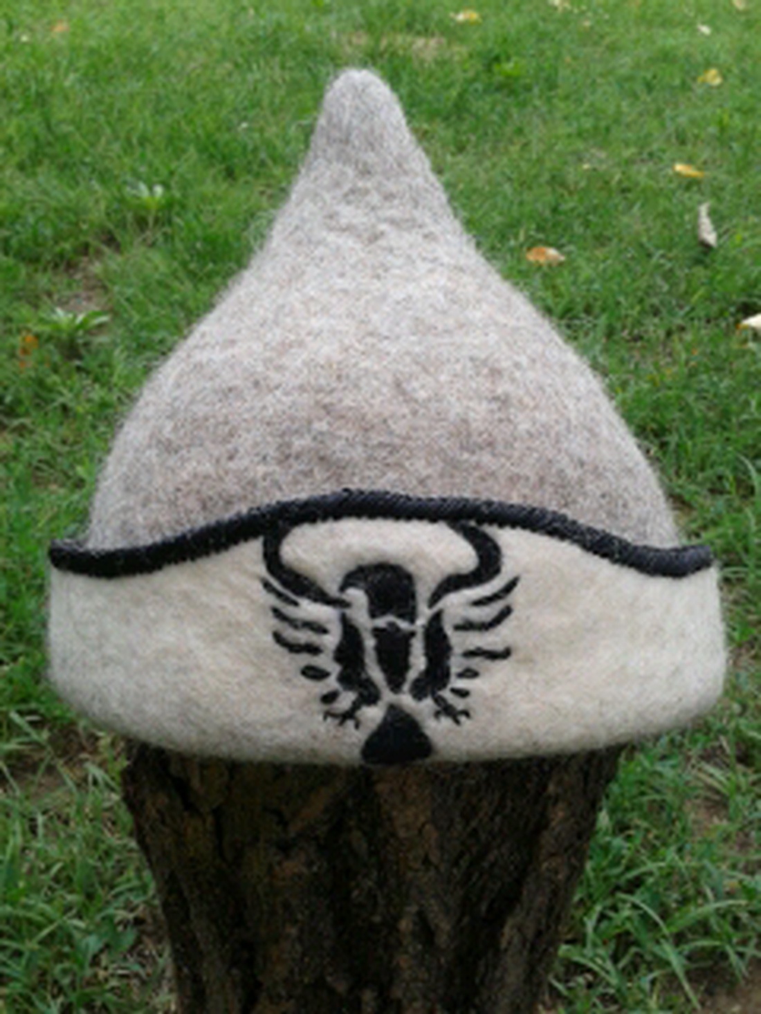 Nemez süveg és tarsoly -  - Meska.hu