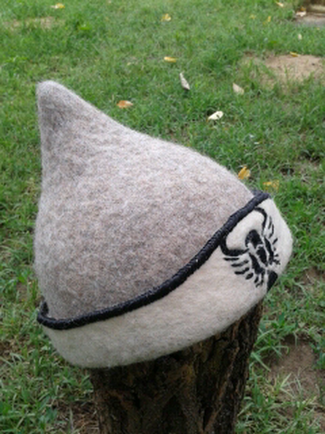 Nemez süveg és tarsoly -  - Meska.hu