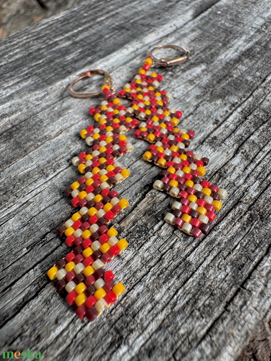 Zsuwel Bordós-barnás cikkcakk fülbevaló  - ékszer - fülbevaló - lógó fülbevaló - Meska.hu