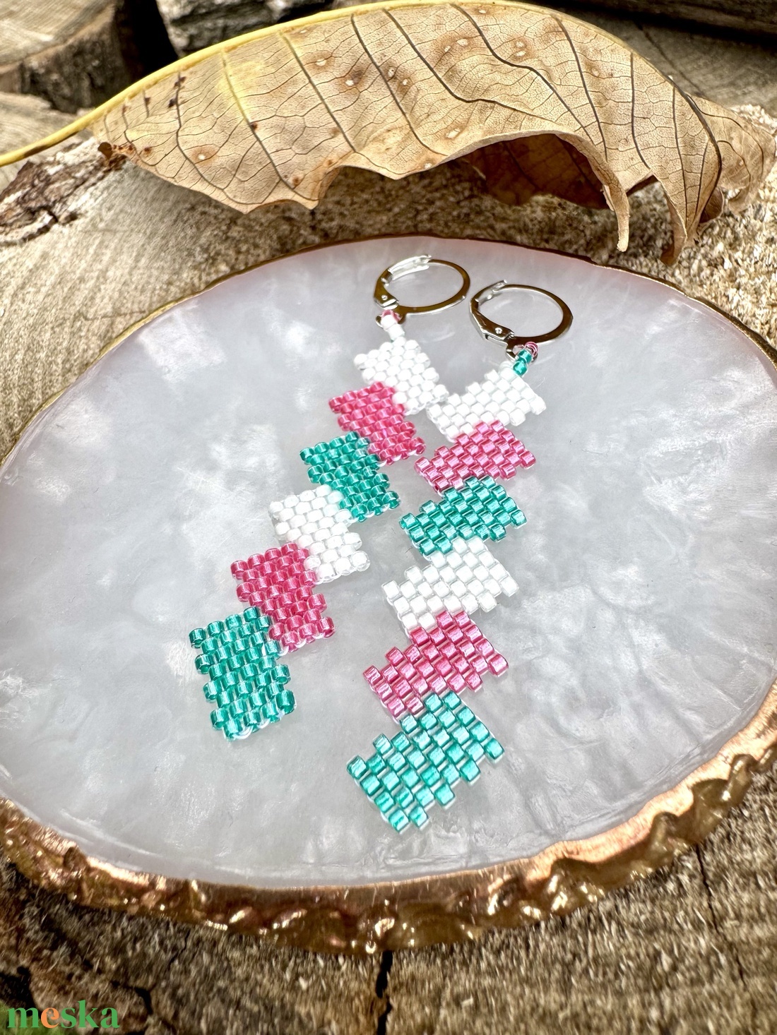Zsuwel türkiz-rózsaszín cikkcakk fülbevaló  - ékszer - fülbevaló - lógó fülbevaló - Meska.hu