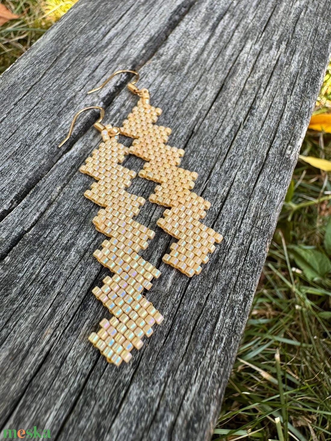 Zsuwel Bézs cikkcakk fülbevaló  - ékszer - fülbevaló - lógó fülbevaló - Meska.hu