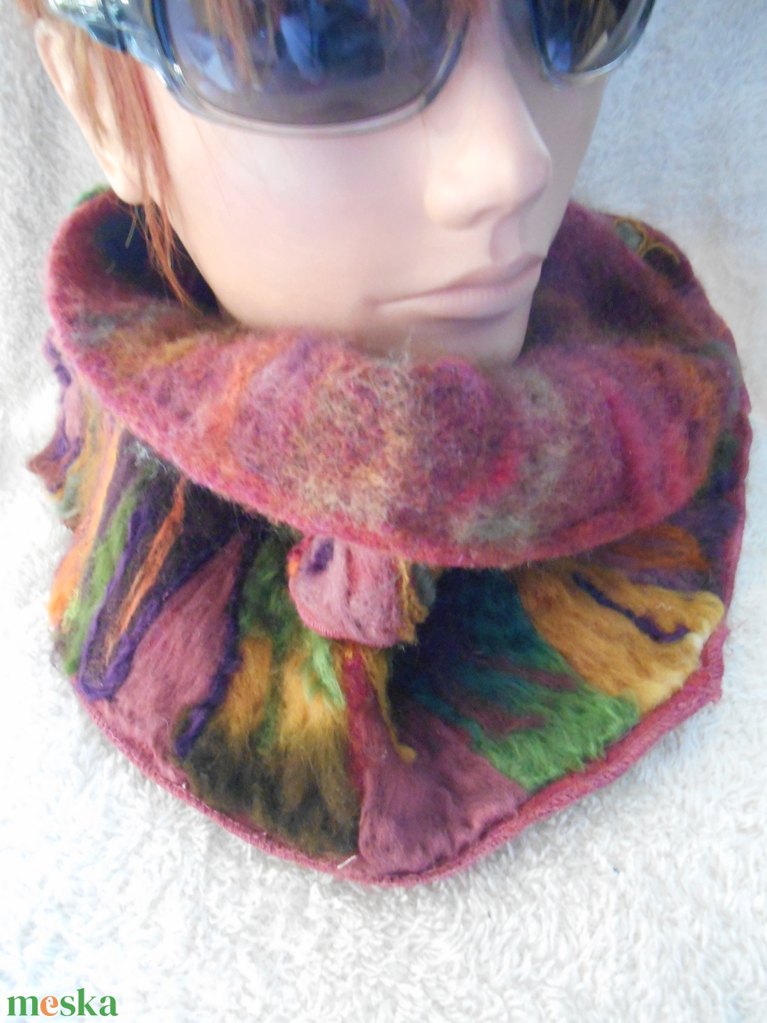 Tűnemezelt sál /nemez sál/ Télen is színesen/needle felting - ruha & divat - sál, sapka, kendő - sál - Meska.hu