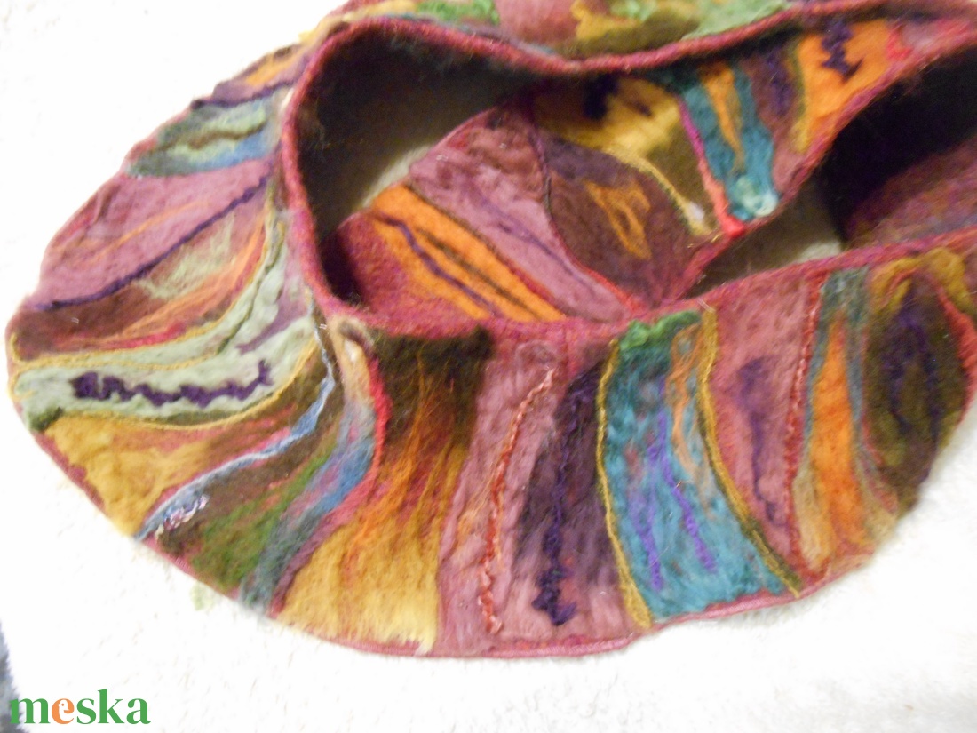 Tűnemezelt sál /nemez sál/ Télen is színesen/needle felting - ruha & divat - sál, sapka, kendő - sál - Meska.hu