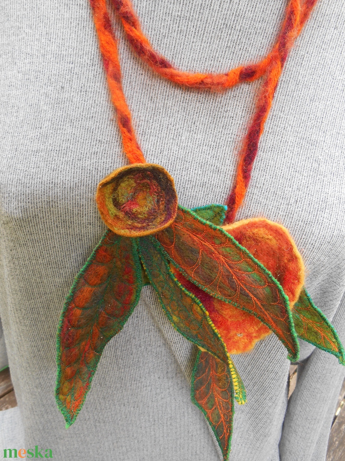 Nyaklánc/ nyakék / nemezelt nyakék /virágos-leveles nyakék - ékszer - nyaklánc - medálos nyaklánc - Meska.hu