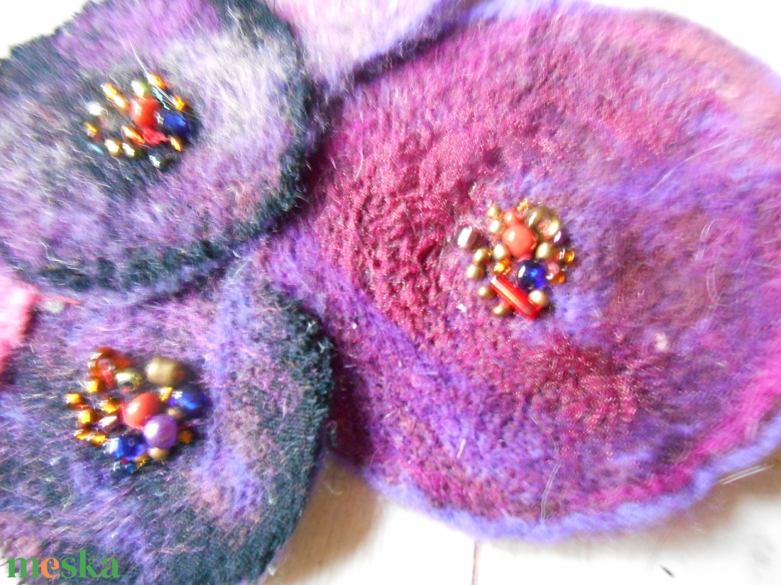 Nyaklánc/ Nyakék/ Nemezelt korongos nyaklánc/Nemez nyaklánc/ Lila nyakék - ékszer - nyaklánc - medálos nyaklánc - Meska.hu