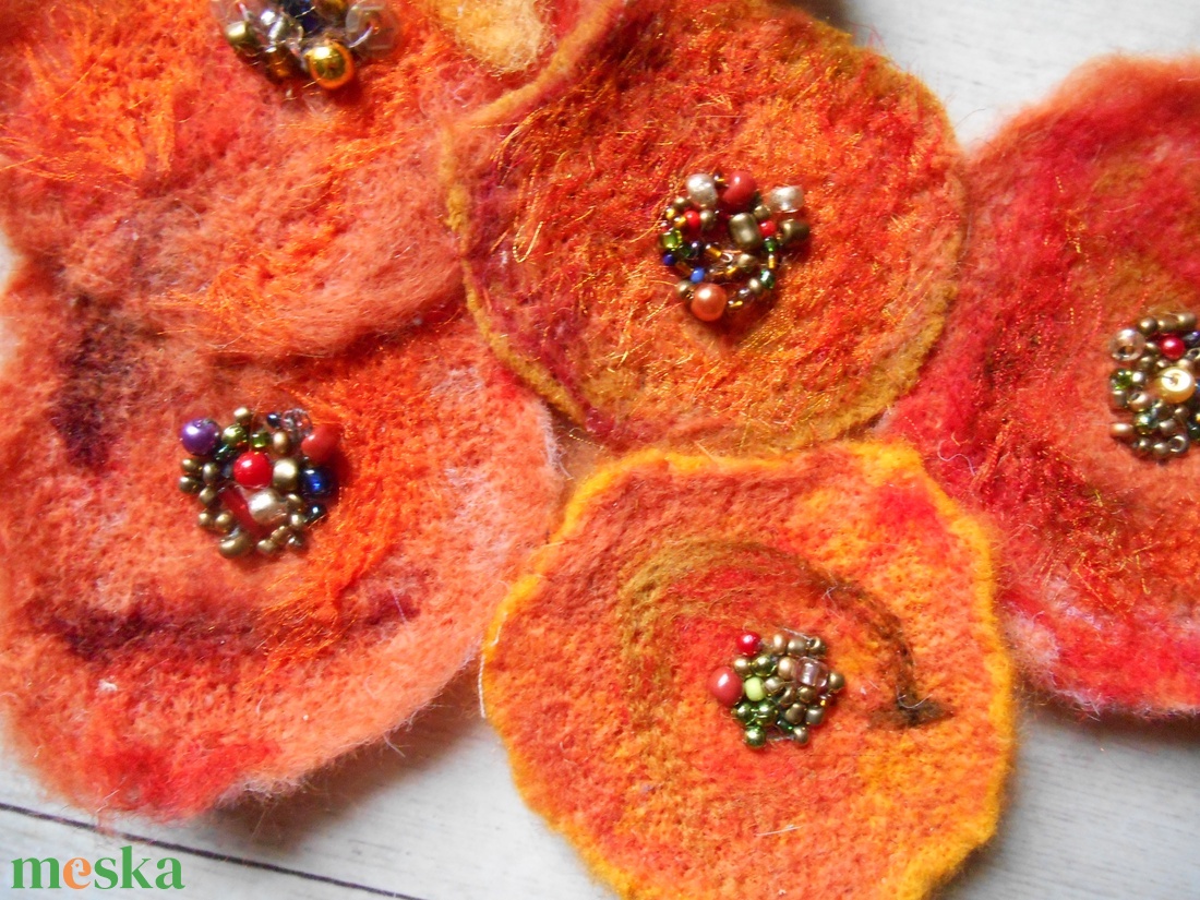 Nemezelt nyaklánc / Korongos nyakék/ Nyaklánc /Narancs /Textil nyaklánc - ékszer - nyaklánc - medálos nyaklánc - Meska.hu