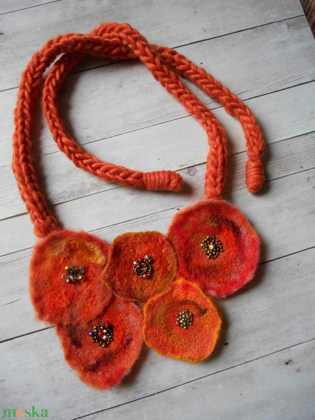 Nemezelt nyaklánc / Korongos nyakék/ Nyaklánc /Narancs /Textil nyaklánc - ékszer - nyaklánc - medálos nyaklánc - Meska.hu