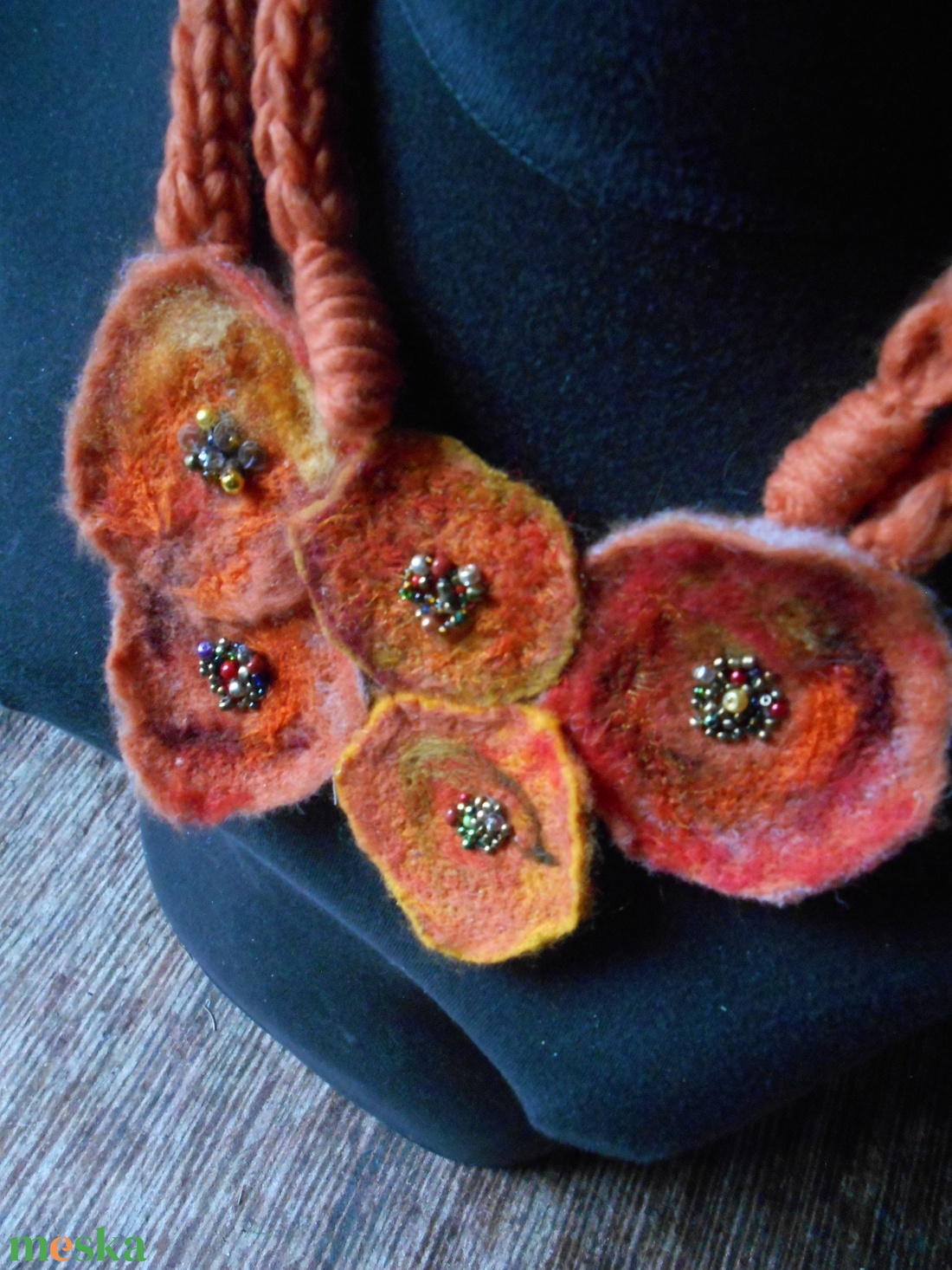 Nemezelt nyaklánc / Korongos nyakék/ Nyaklánc /Narancs /Textil nyaklánc - ékszer - nyaklánc - medálos nyaklánc - Meska.hu