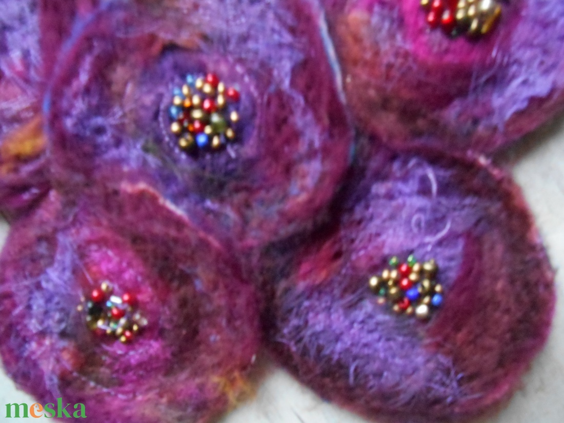 Nemezelt nyaklánc/ Korongos nyakék / Lila nyaklánc - ékszer - nyaklánc - medálos nyaklánc - Meska.hu