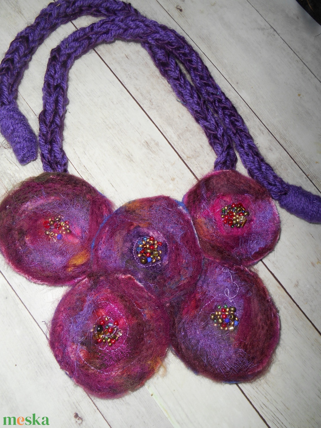 Nemezelt nyaklánc/ Korongos nyakék / Lila nyaklánc - ékszer - nyaklánc - medálos nyaklánc - Meska.hu