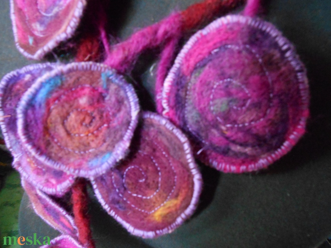 Nyaklánc / nyakék / nemezelt / lila - ékszer - nyaklánc - hosszú nyaklánc - Meska.hu