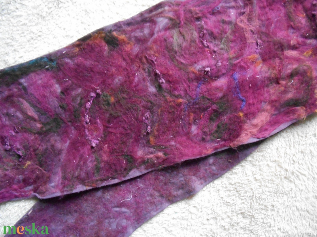 Nemezelt sál / lila sál / sálkülönlegesség. - ruha & divat - sál, sapka, kendő - vállkendő - Meska.hu