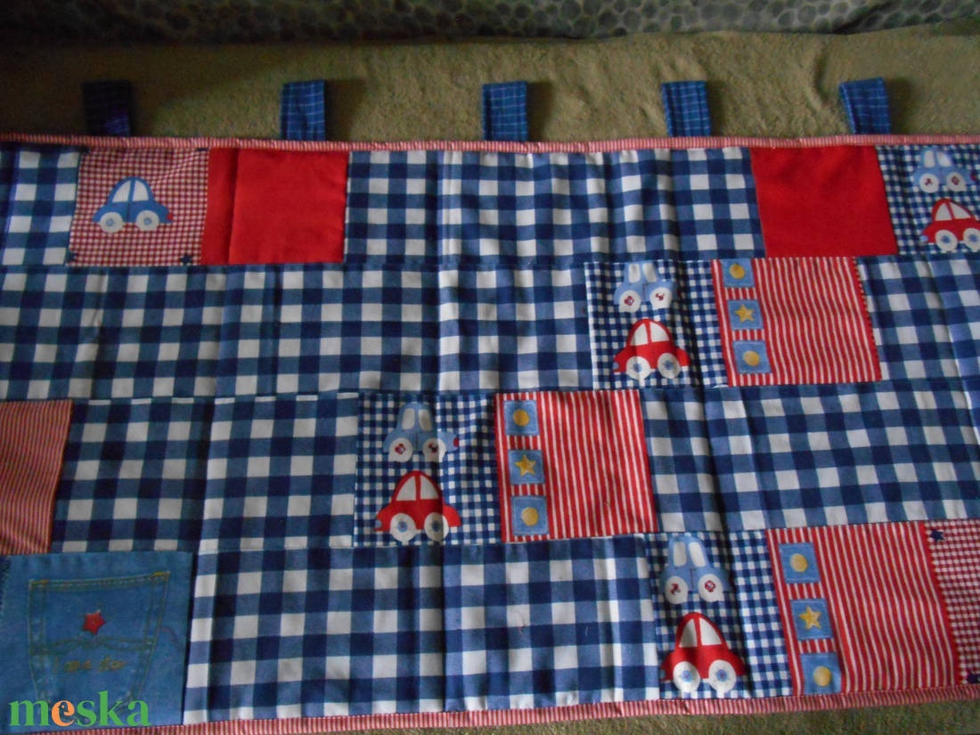 Falvédő kiskiúknak/ Autós falvédő/ Red car/Gyerekszoba - baba - mama - babaszoba dekoráció - falvédő gyerekszobába - Meska.hu