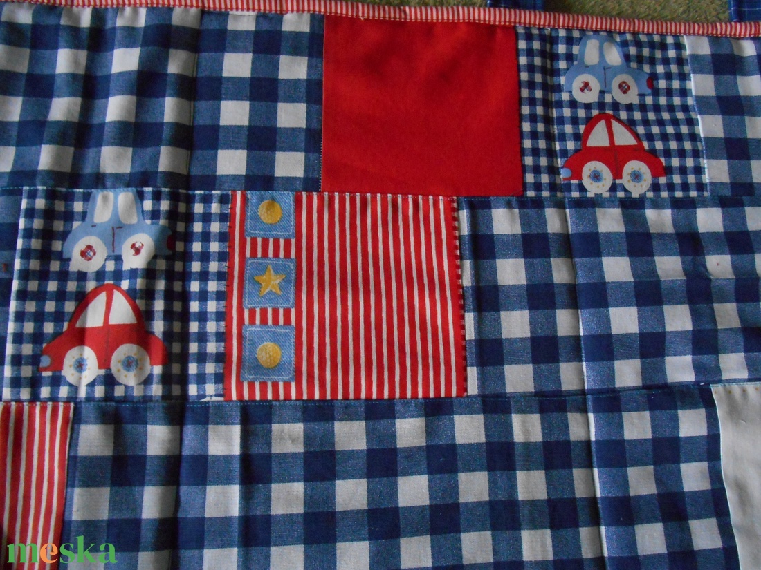 Falvédő kiskiúknak/ Autós falvédő/ Red car/Gyerekszoba - baba - mama - babaszoba dekoráció - falvédő gyerekszobába - Meska.hu